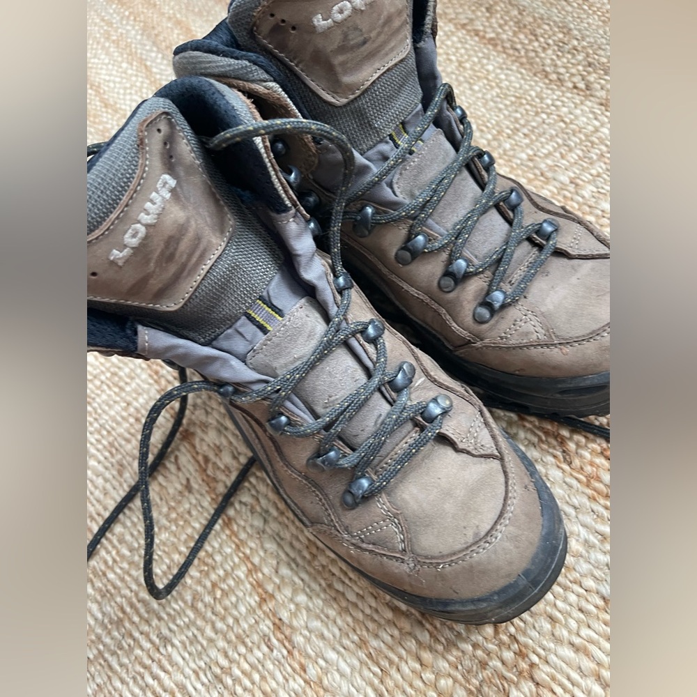Lowa Renegade Mid Hiking Boots Women’s Size 7.5